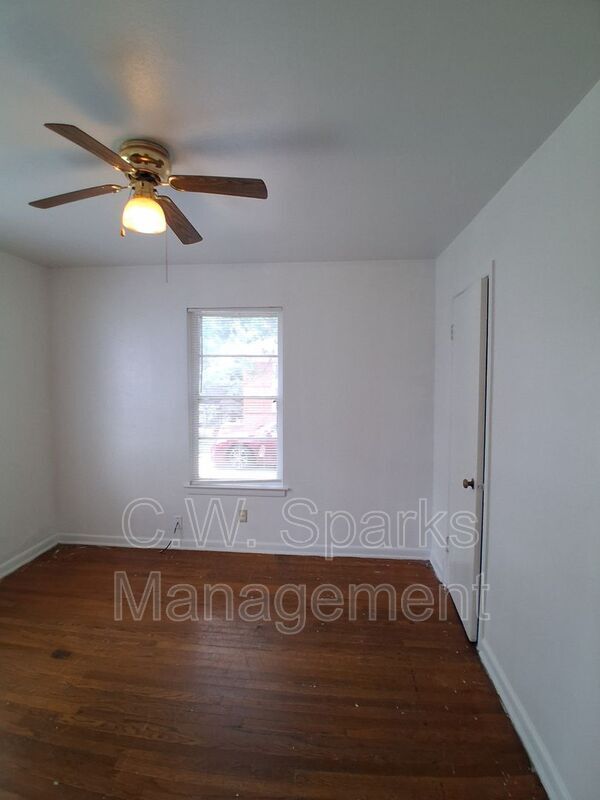 Building Photo - 3021 Avon St