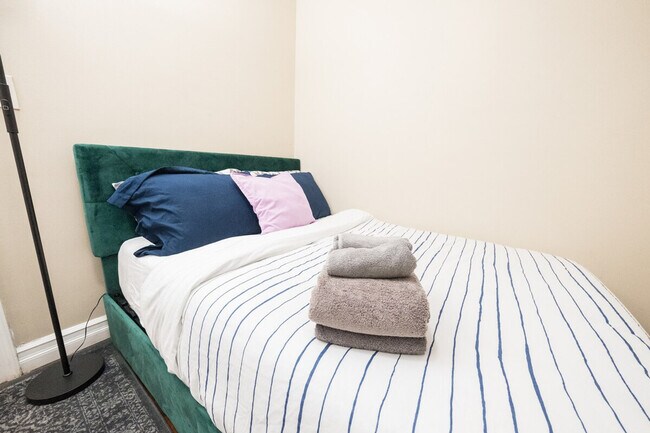 Building Photo - 65 W 107th St