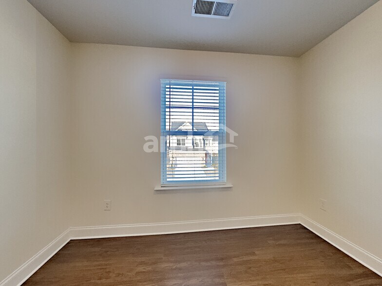 Building Photo - 581 Woodall Rd