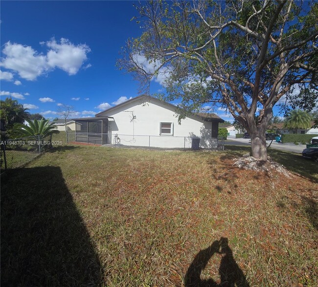 Building Photo - 4320 SW 138th Ct