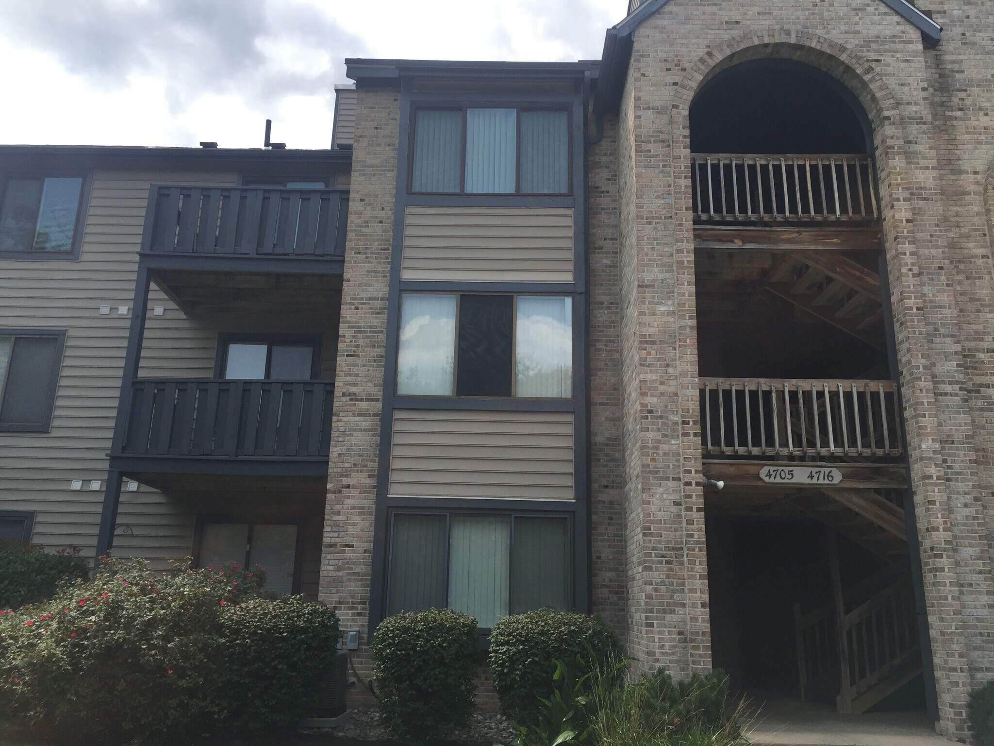 Front of Building - 4705A Dunbarton Rd