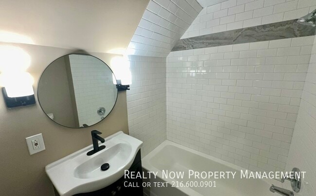 Building Photo - 11100 Lincoln Ave