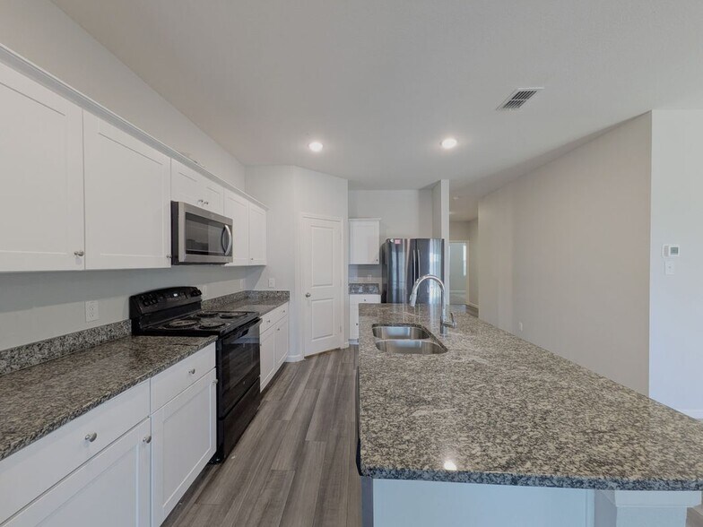Building Photo - 2905 Aspen Dr