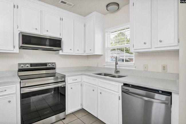 Building Photo - 105 Hutto Hill
