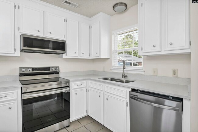 Building Photo - 107 Hutto Hill