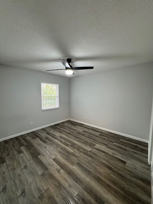 Building Photo - 610 Park Ave