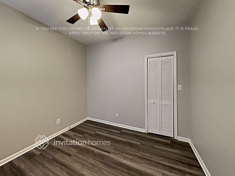 Building Photo - 594 Viking Pl SW