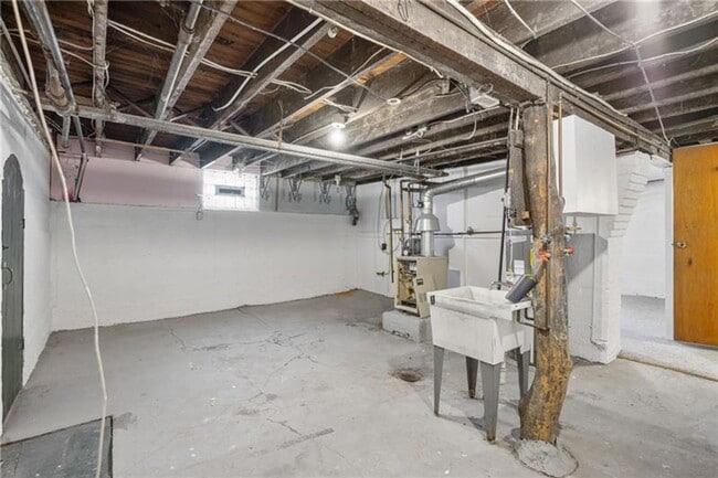 Building Photo - Private Home in Fox Hills