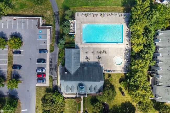 Building Photo - Bright, spacious 2-bedroom / 2-bath condo available now!