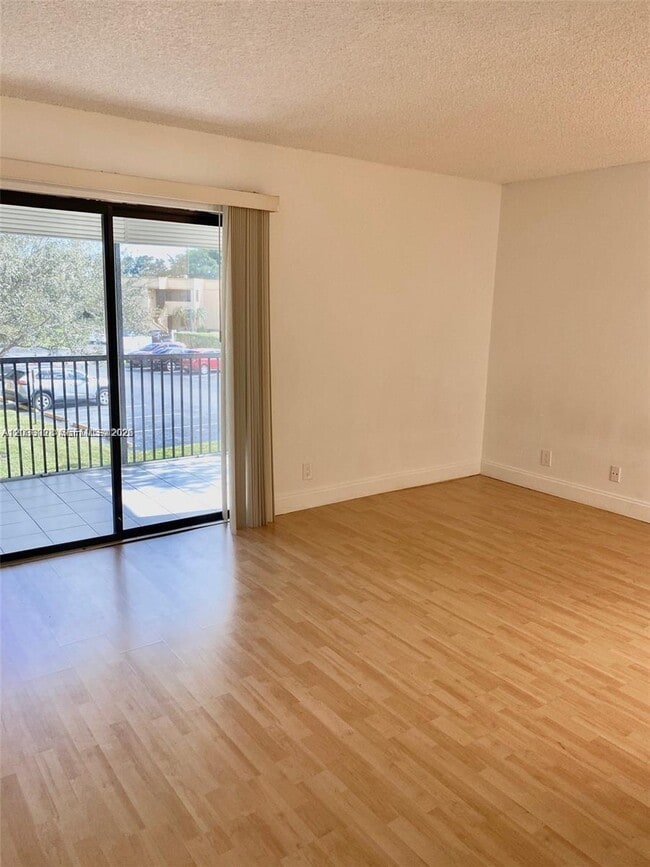 Building Photo - 159 Lakeview Dr