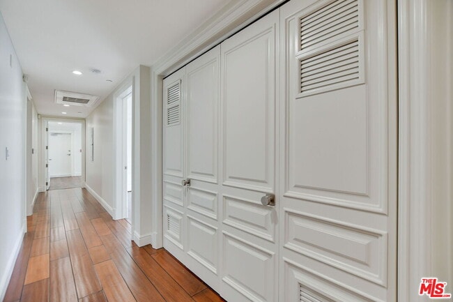 Building Photo - 918 S Wooster St