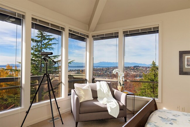 Building Photo - 1415 7th Ave W