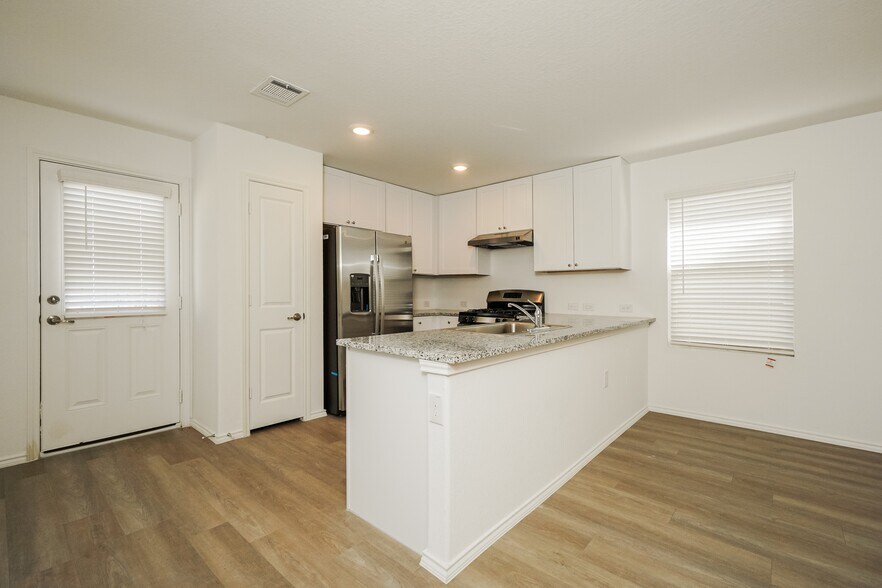 Building Photo - 11918 Cink Dr