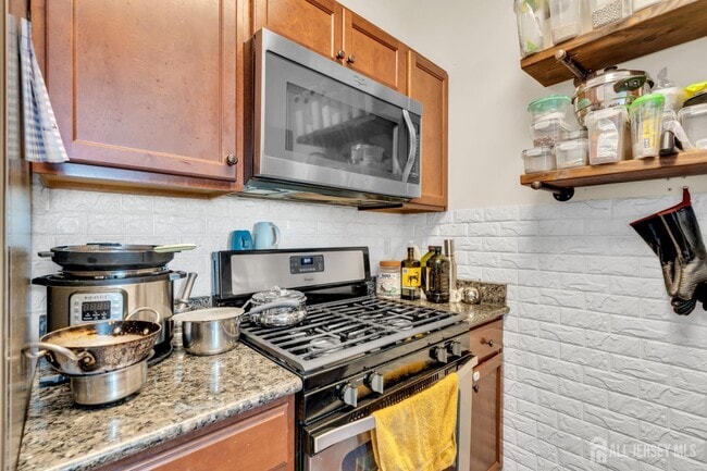 Building Photo - 731 Strassle Wy