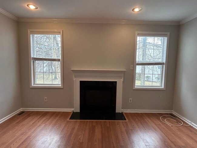 Building Photo - 450 Hartford Dr
