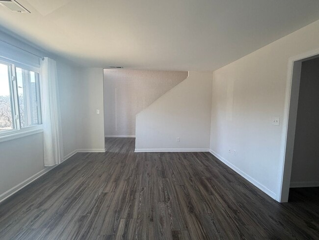 Building Photo - 114 Harvest Dr