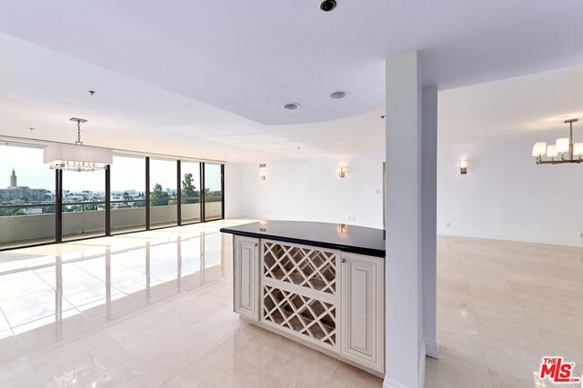 Building Photo - 10660 Wilshire Blvd