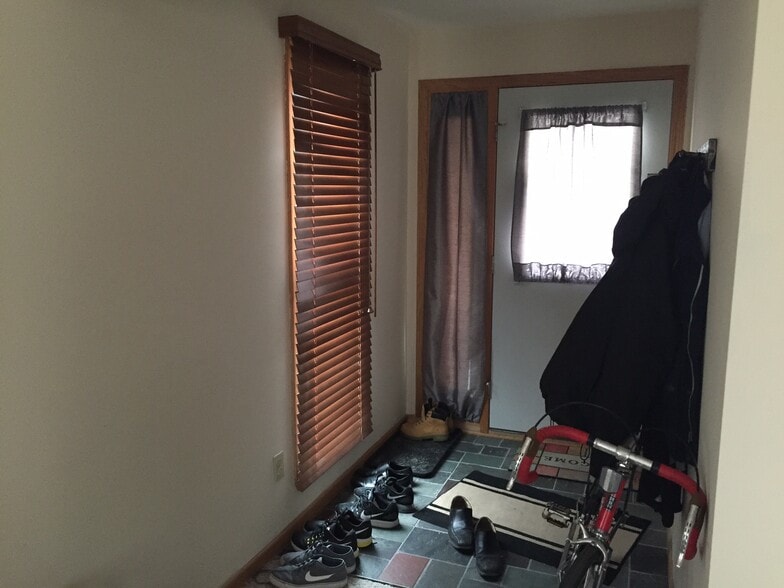 Building Photo - 306 Beakes St