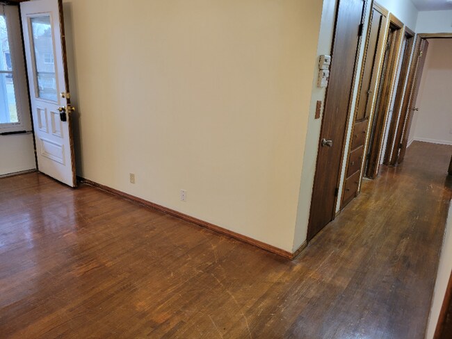 Building Photo - 3545 S Walnut St