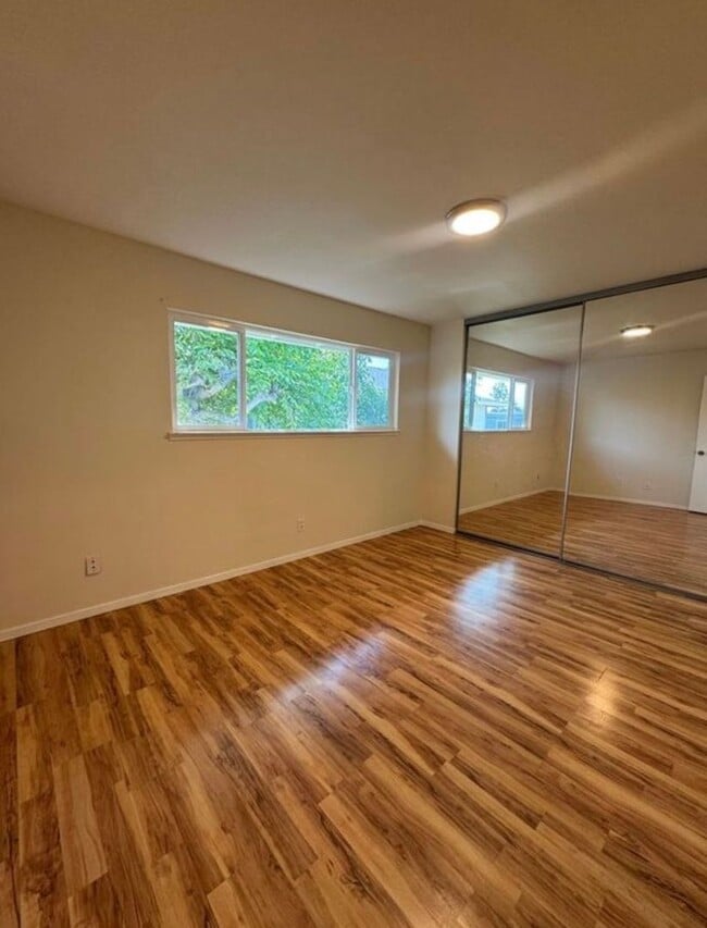 Building Photo - 455 Plum St