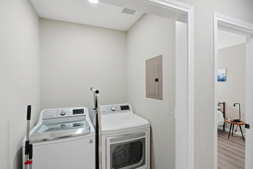 Building Photo - 830 Porter St