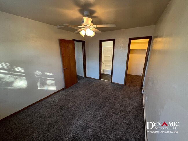 Building Photo - Upper Level 1 Bedroom, 1 Bathroom Apartment - Tenant Pays Electric Only