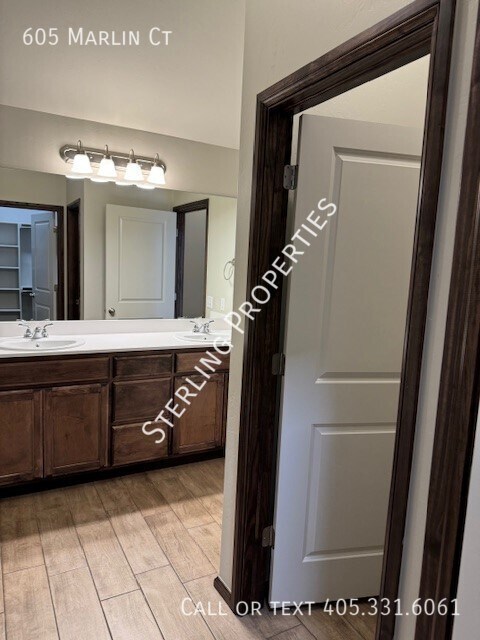 Building Photo - 605 Marlin Ct