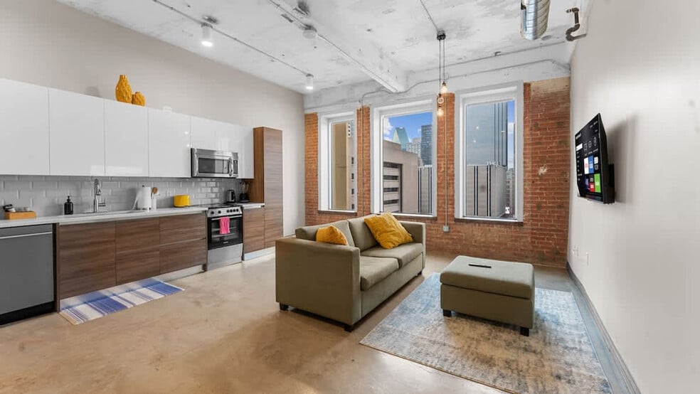 Building Photo - 500 S Ervay St