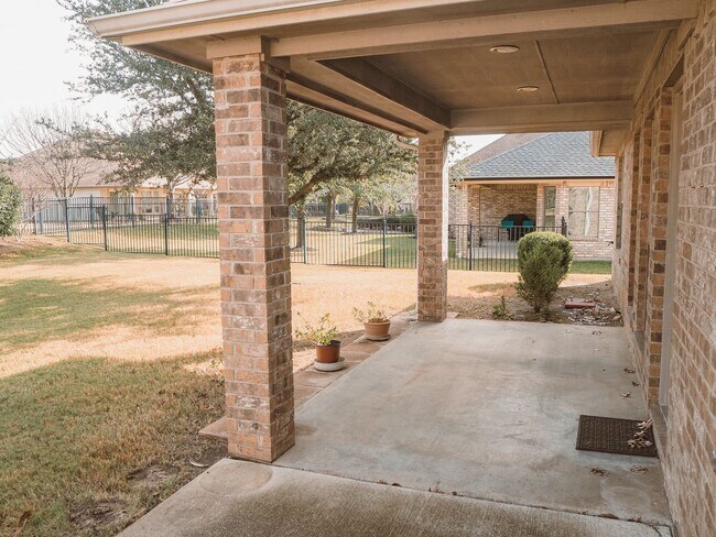 Building Photo - 2 Bedroom - 2 Bath in Robson Ranch