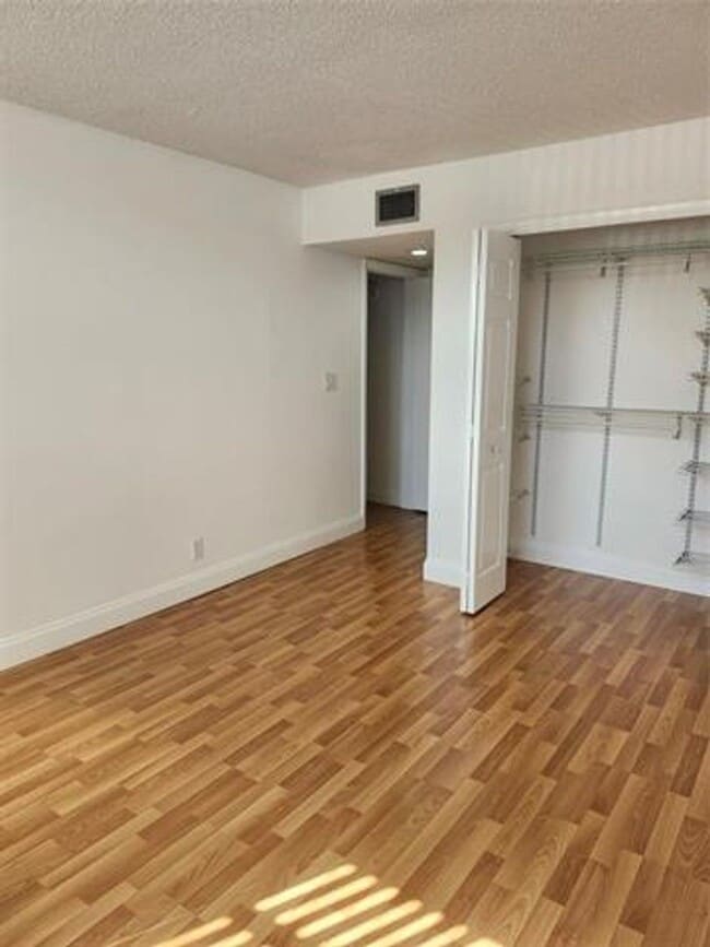 Building Photo - 16251 Golf Club Rd