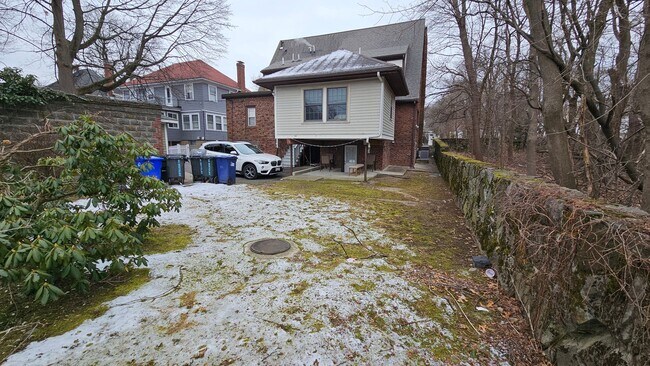Building Photo - Live Next Door to BC! 6bd/2.5bath available for 8/31/2027!