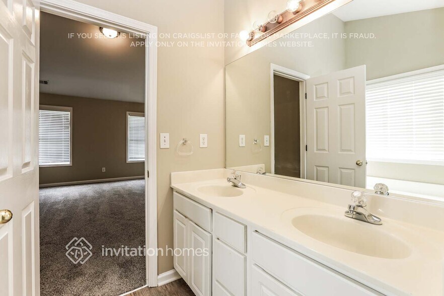 Building Photo - 3252 Shady Valley Ct SW