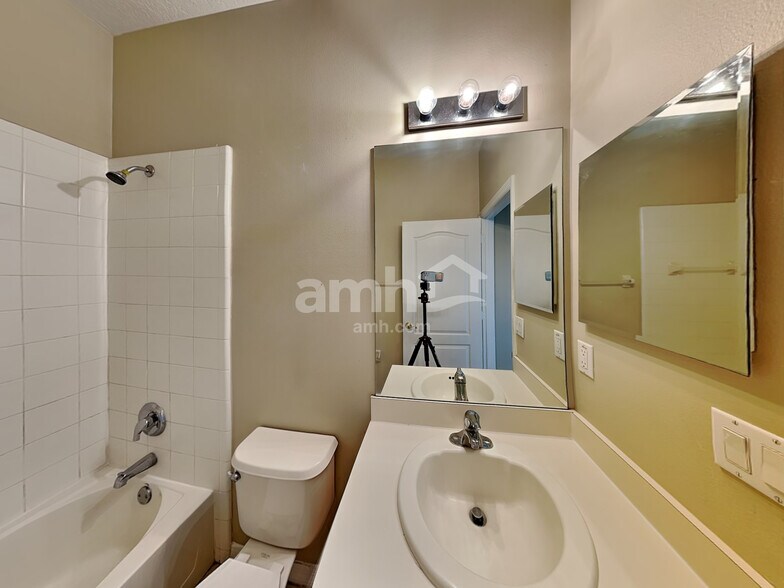 Building Photo - 13750 Old Dock Rd