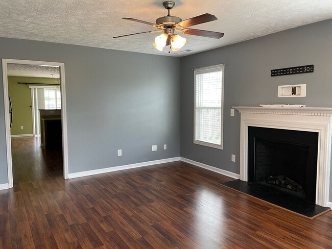 Building Photo - Charming 3 Bed 2 Bath Raeford Home with Fenced Backyard