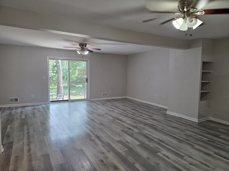 Building Photo - 2803 Kent Pl