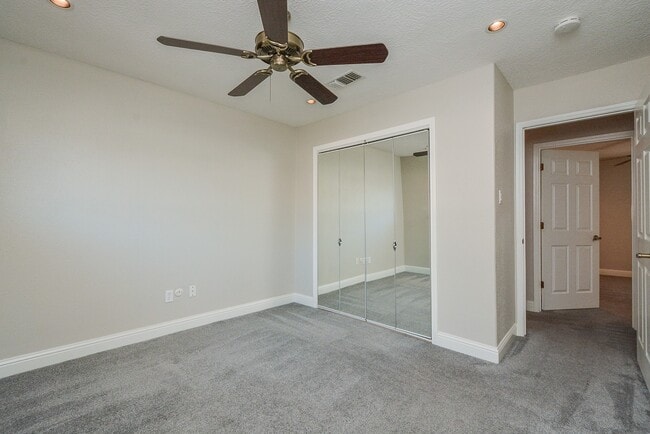 Building Photo - 13859 Hollowgreen Dr