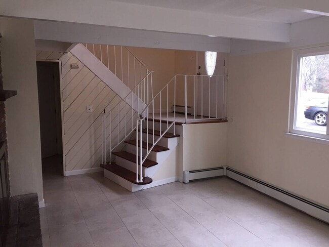 Building Photo - 68 University Heights Dr