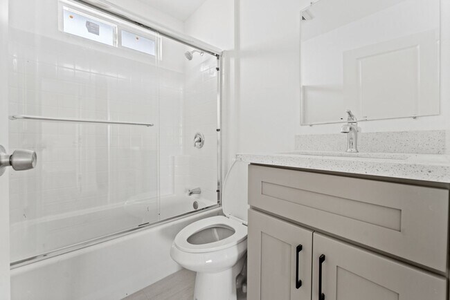 Building Photo - 13615 Glenhaven Dr