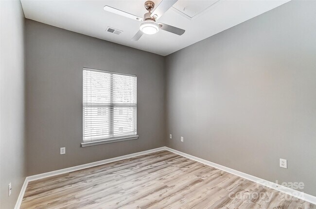 Building Photo - 6429 Mallard View Ln