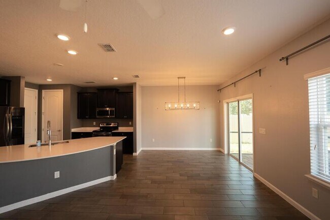 Building Photo - 2670 Fawn Point Dr