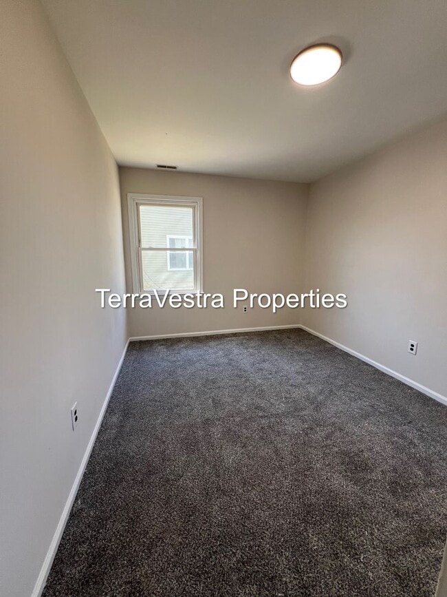 Building Photo - 23 Spar Dr