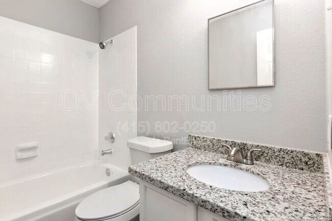 Building Photo - Charming 3BR/2BA Home with Spacious Layout in San Antonio