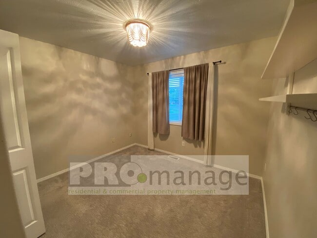 Building Photo - 1743 Deer Valley Dr