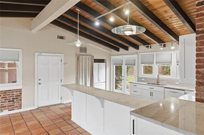 Building Photo - 3302 Wynn Dr