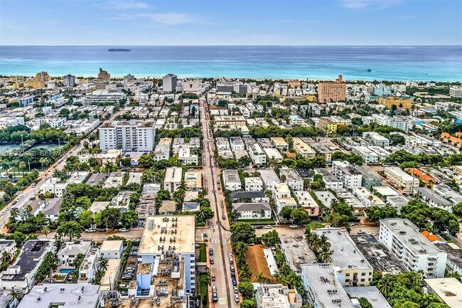 Building Photo - 1002 10th St