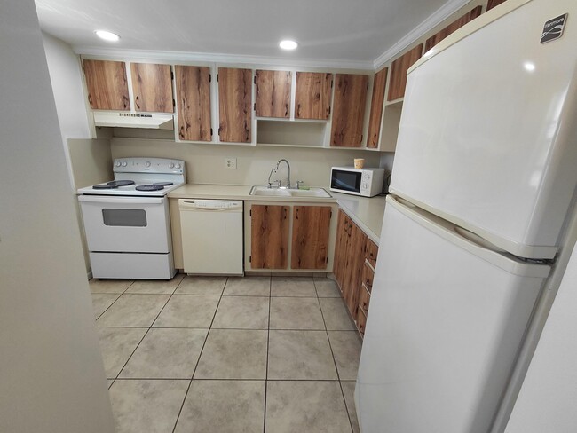 Building Photo - 6850 Royal Palm Blvd