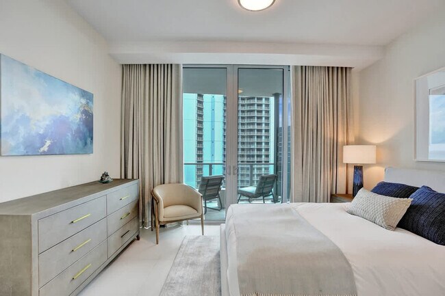 Building Photo - 3100 N Ocean Dr