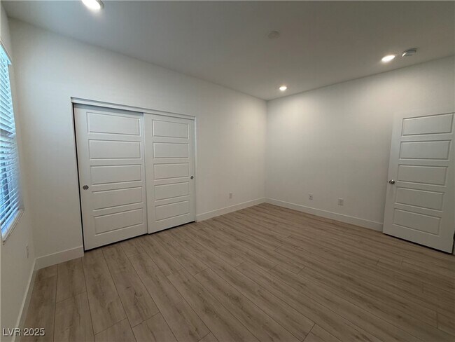 Building Photo - 6270 Lamont Hills Ave