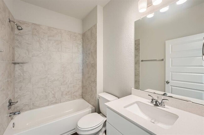 Building Photo - 141 Bluestem Dr