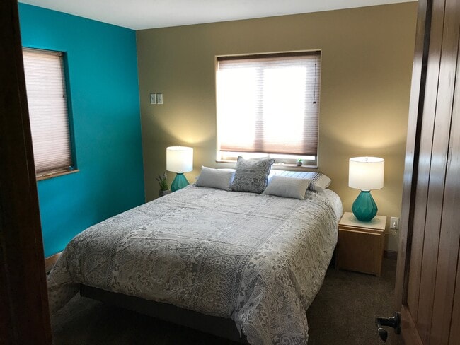 Building Photo - 13391 Sunny Slope Rd